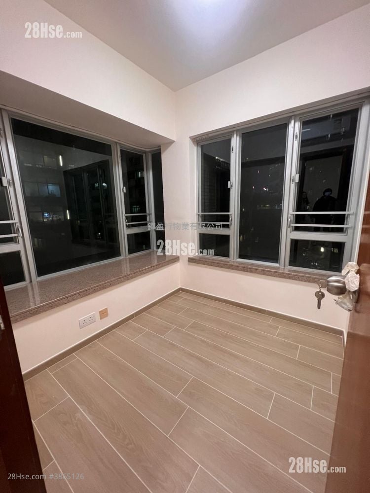 Supernova Stand Rental 2 Bedrooms , 1 Bathroom 322 ft²