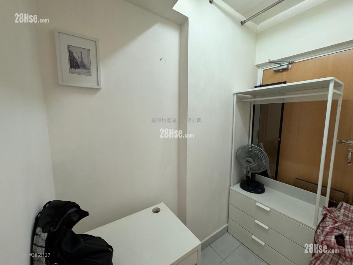 Brilliant Court Rental 325 ft²