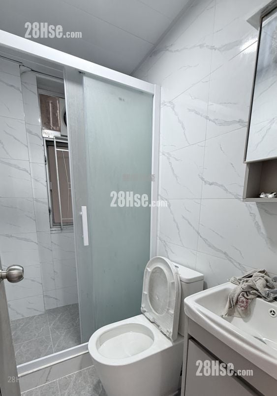 Chung Wo Building Sell 3 Bedrooms , 1 Bathroom 355 ft²