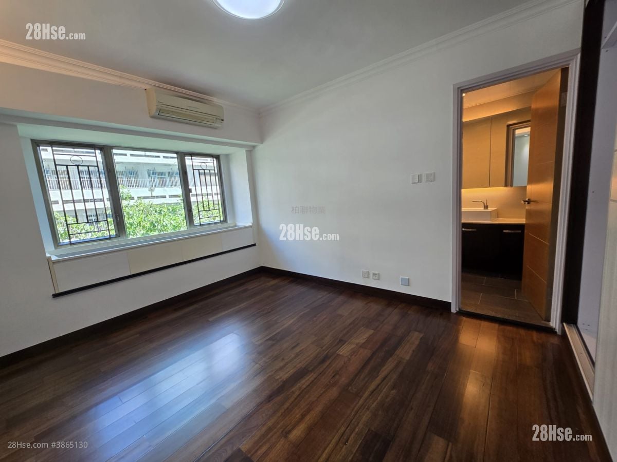 King's Park Villa Rental 3 Bedrooms , 3 Bathrooms 1,136 ft²