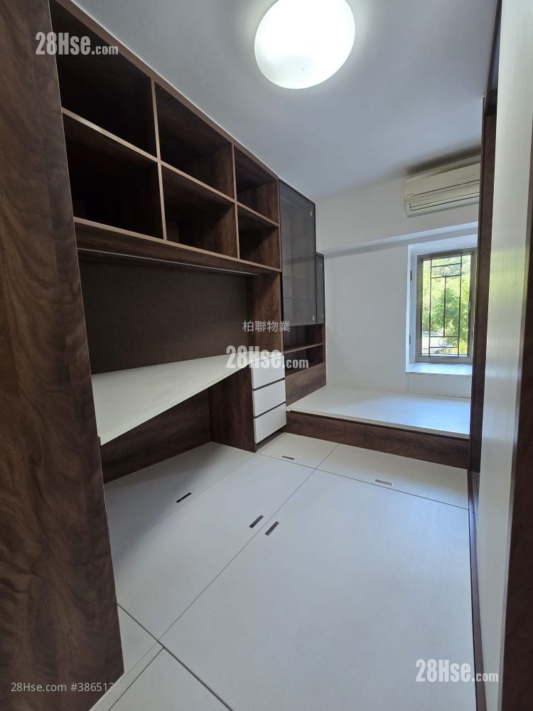 King's Park Villa Rental 3 Bedrooms , 3 Bathrooms 1,136 ft²