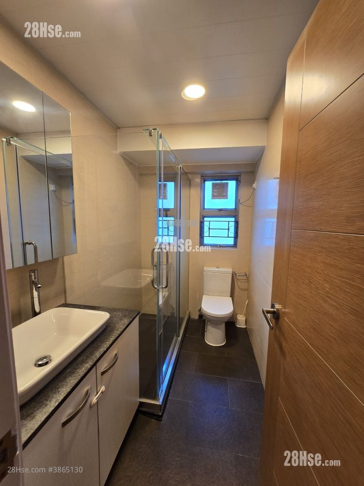 King's Park Villa Rental 3 Bedrooms , 3 Bathrooms 1,136 ft²