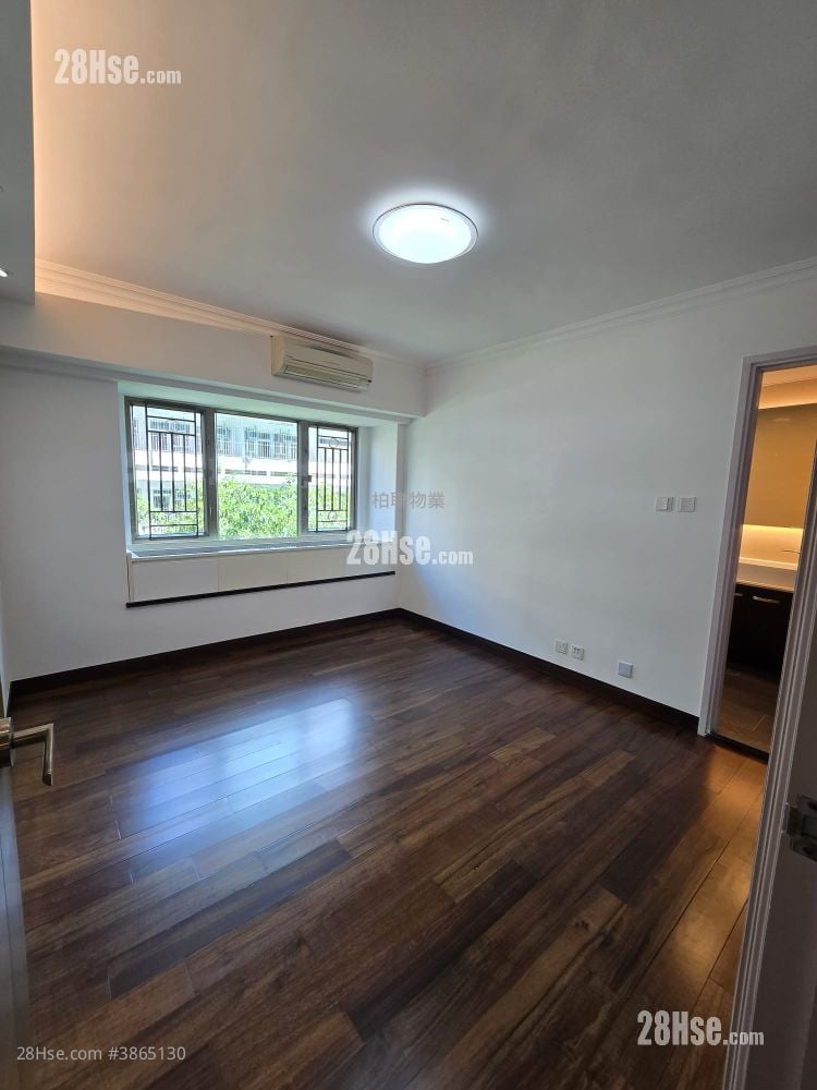 King's Park Villa Rental 3 Bedrooms , 3 Bathrooms 1,136 ft²