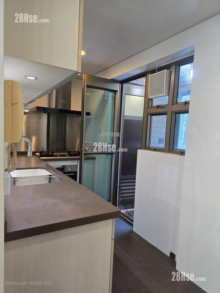 King's Park Villa Rental 3 Bedrooms , 3 Bathrooms 1,136 ft²