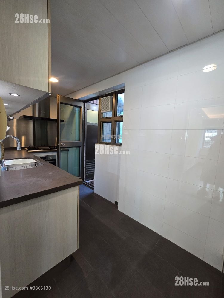 King's Park Villa Rental 3 Bedrooms , 3 Bathrooms 1,136 ft²