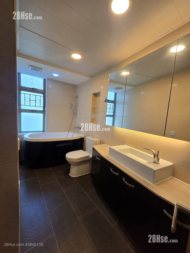 King's Park Villa Rental 3 Bedrooms , 3 Bathrooms 1,136 ft²