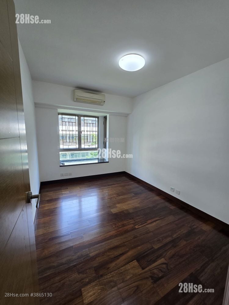 King's Park Villa Rental 3 Bedrooms , 3 Bathrooms 1,136 ft²