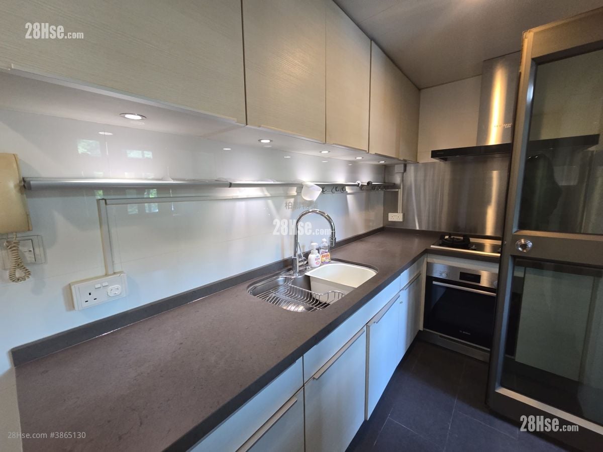 King's Park Villa Rental 3 Bedrooms , 3 Bathrooms 1,136 ft²