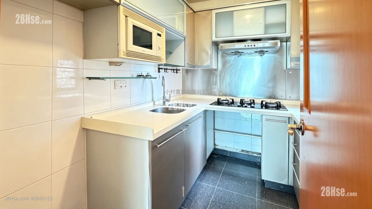 kitchen: 8 Waterloo Road Rental 3 Bedrooms , 1 Bathroom 561 ft²