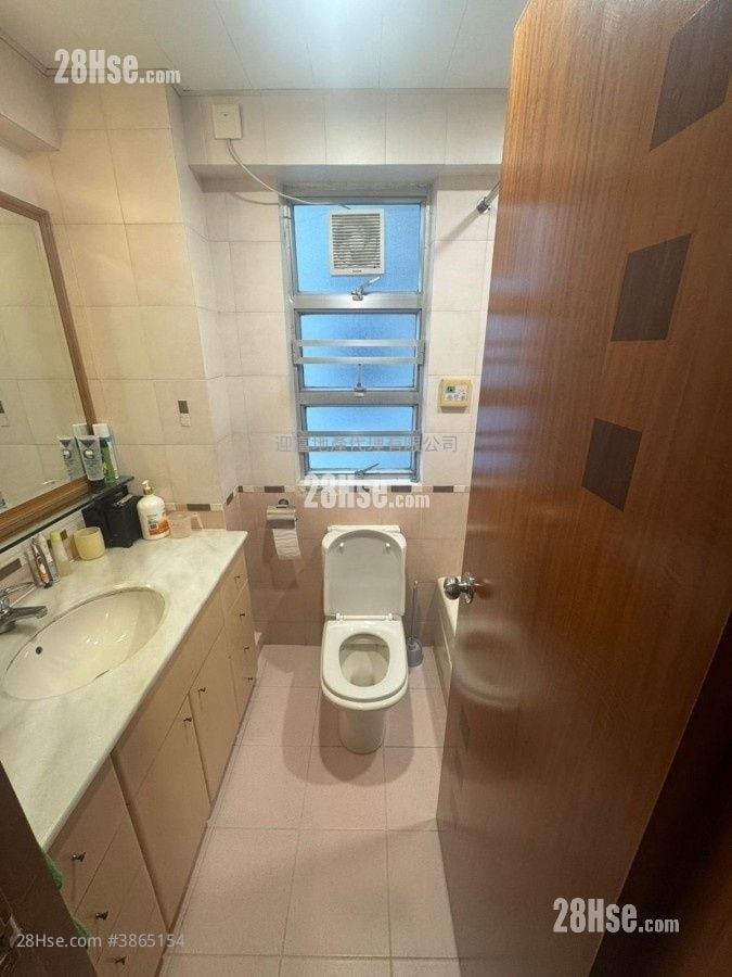 Whampoa Garden Sell 4 Bedrooms , 2 Bathrooms 765 ft²
