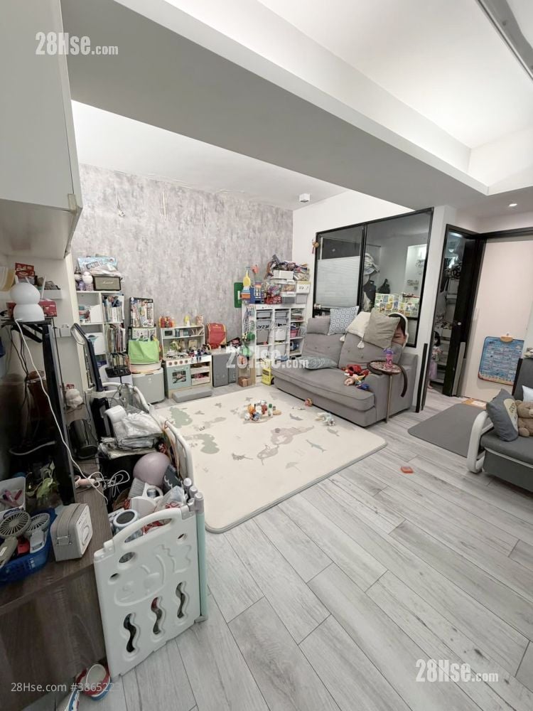 Man Ki Building Sell 2 Bedrooms , 1 Bathroom 457 ft²