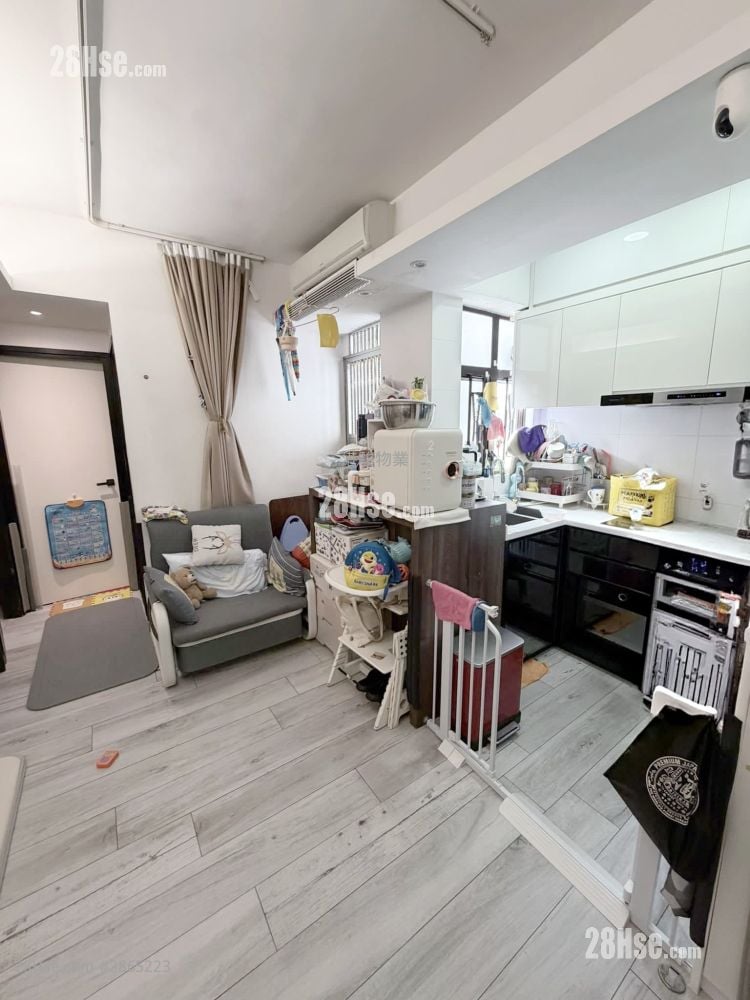 Man Ki Building Sell 2 Bedrooms , 1 Bathroom 457 ft²