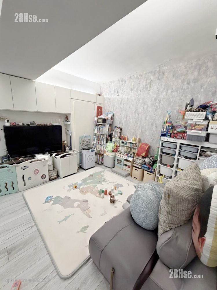 Man Ki Building Sell 2 Bedrooms , 1 Bathroom 457 ft²