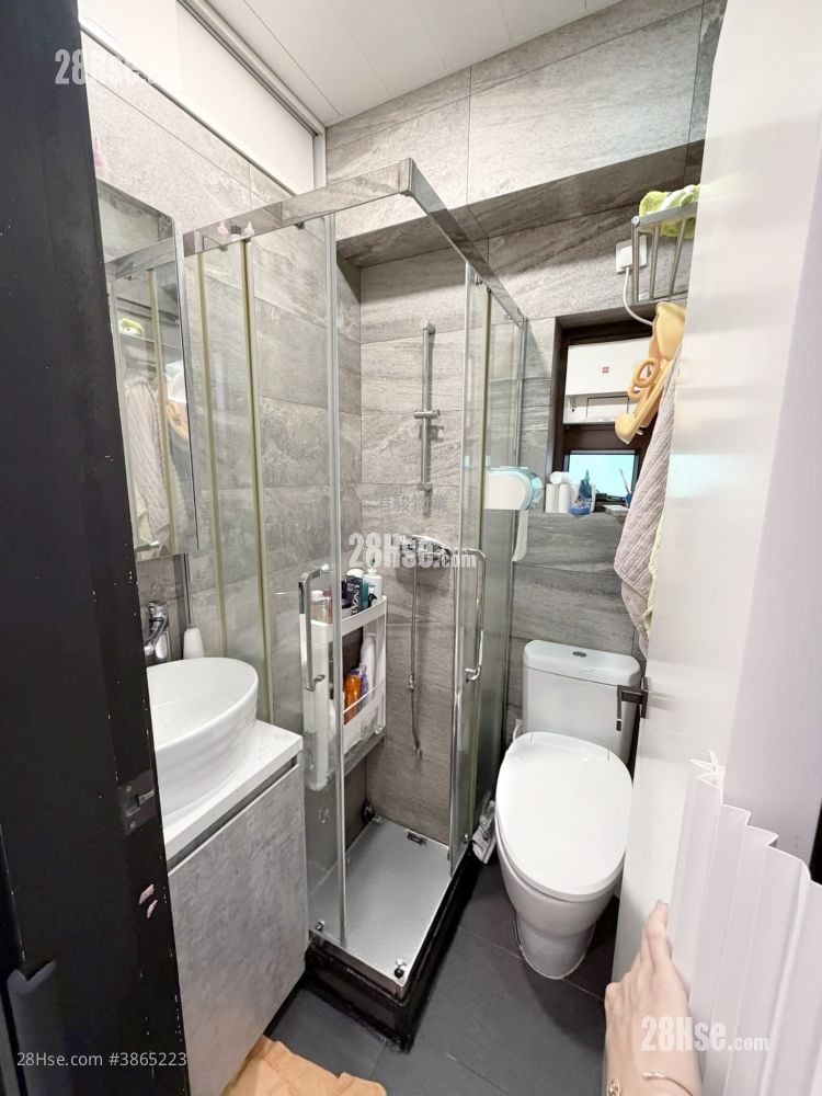 Man Ki Building Sell 2 Bedrooms , 1 Bathroom 457 ft²