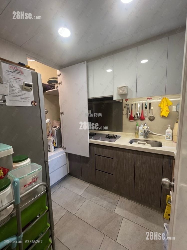 Kwong Fung Terrace Sell 3 Bedrooms , 2 Bathrooms 737 ft²