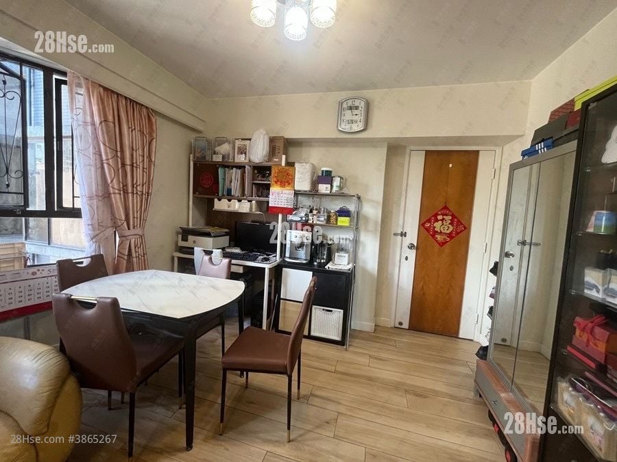 Kwong Fung Terrace Sell 3 Bedrooms , 2 Bathrooms 737 ft²