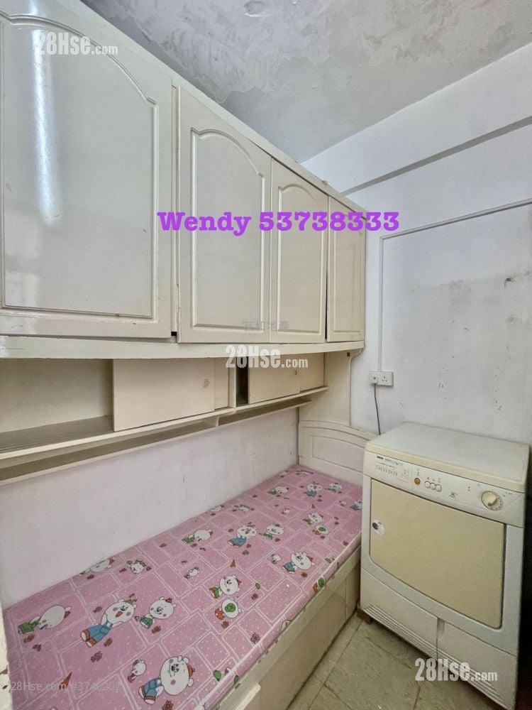 Mandarin Court Sell 3 Bedrooms , 2 Bathrooms 884 ft²