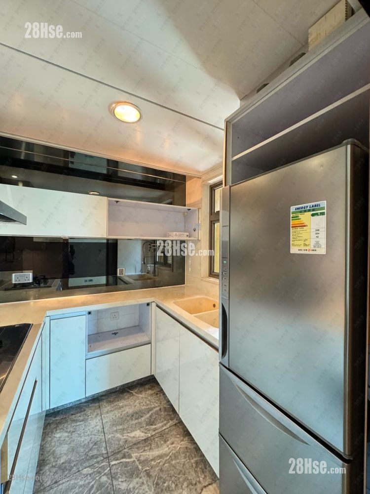 Harbour Green Rental 3 Bedrooms , 1 Bathroom 541 ft²