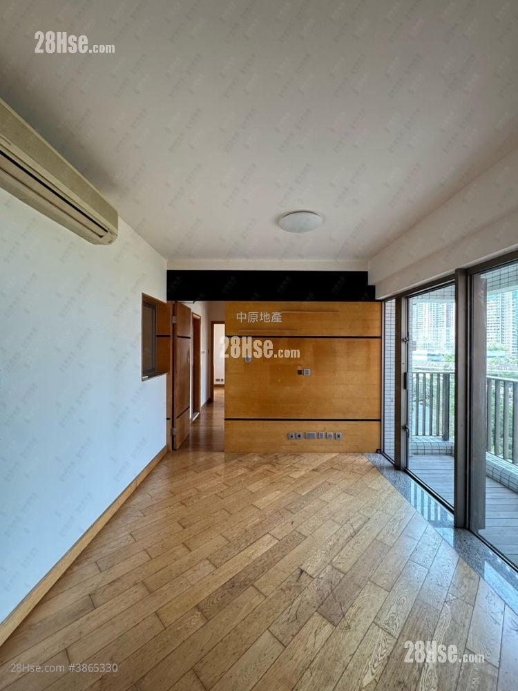 Harbour Green Rental 3 Bedrooms , 1 Bathroom 541 ft²