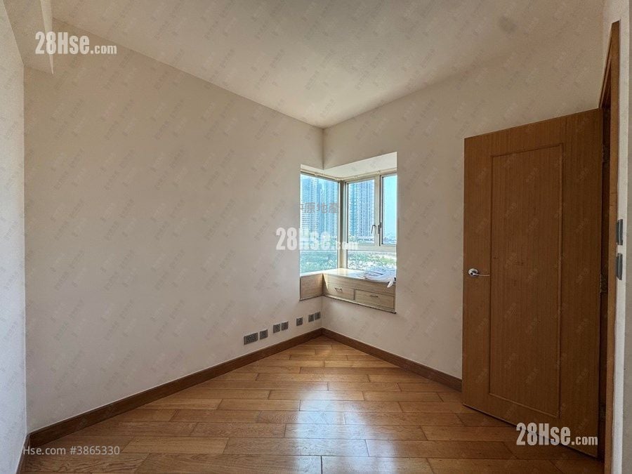 Harbour Green Rental 3 Bedrooms , 1 Bathroom 541 ft²