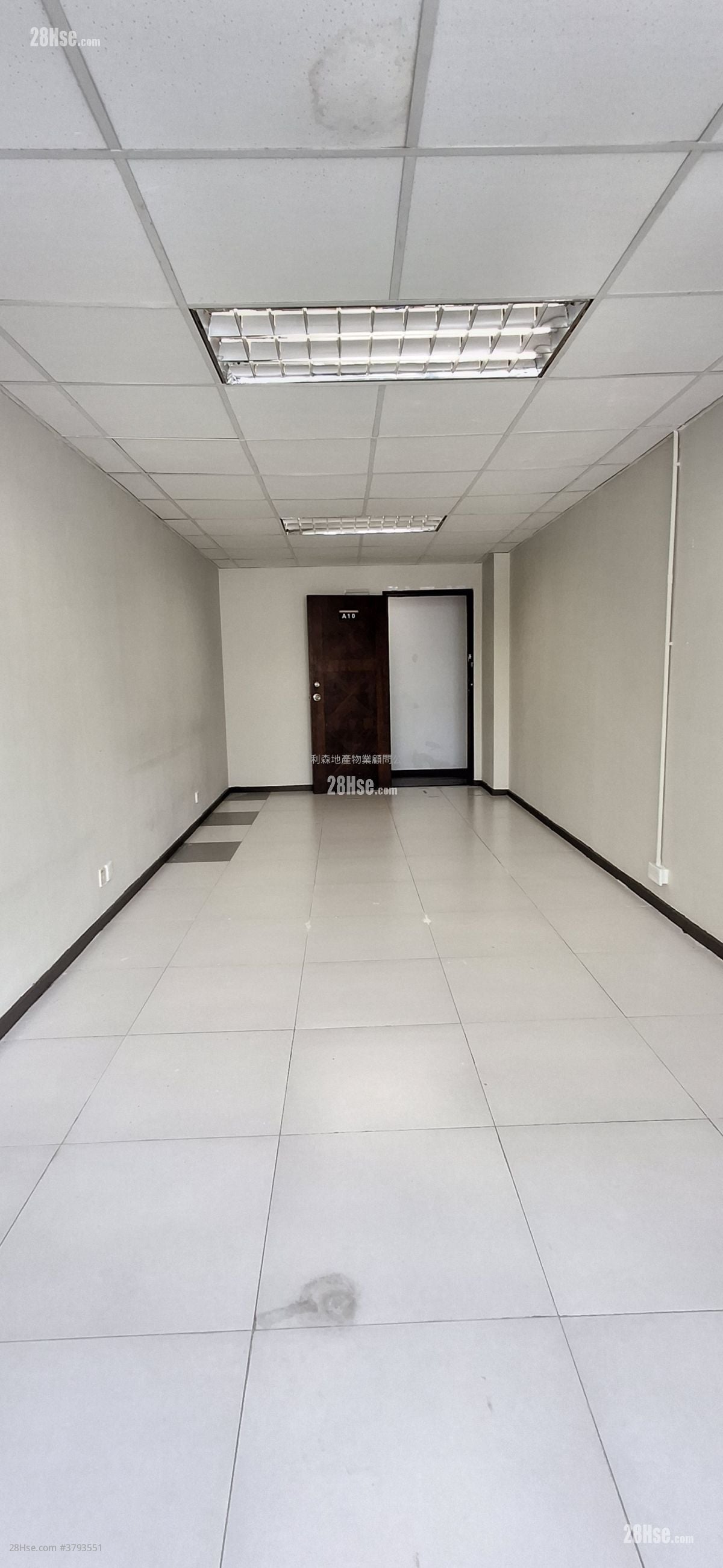Wing Hin Factory Building Rental 260 ft²