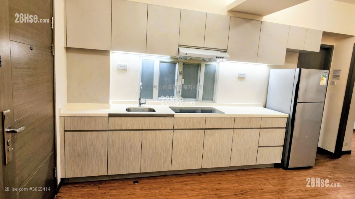 Hang Tak Building Sell 2 Bedrooms , 1 Bathroom 453 ft²