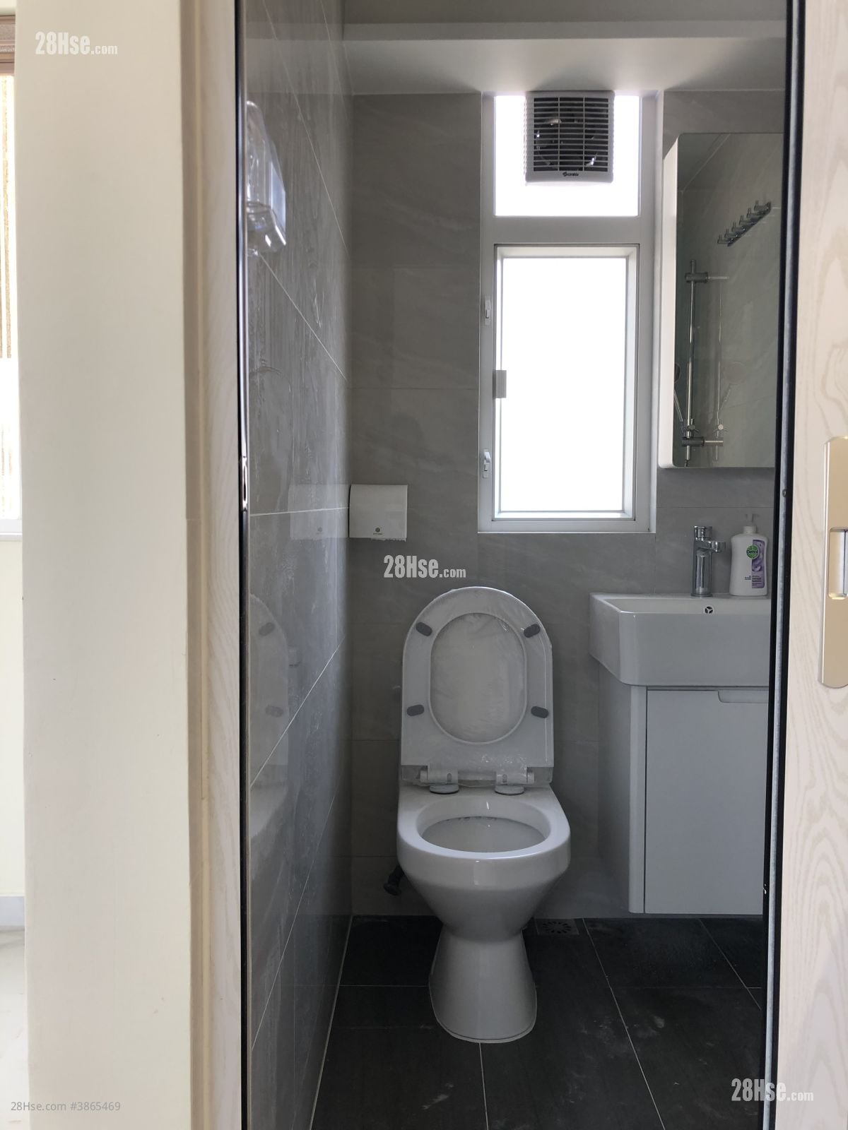 Kwong Fat Commercial Building Rental 1 Toilet