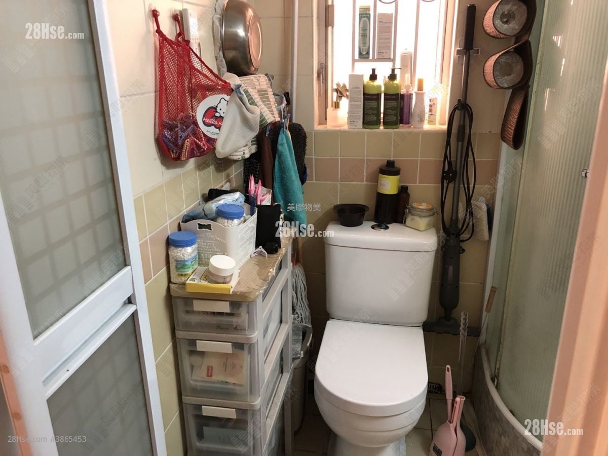 Fung Ting Court Sell 3 Bedrooms 661 ft²