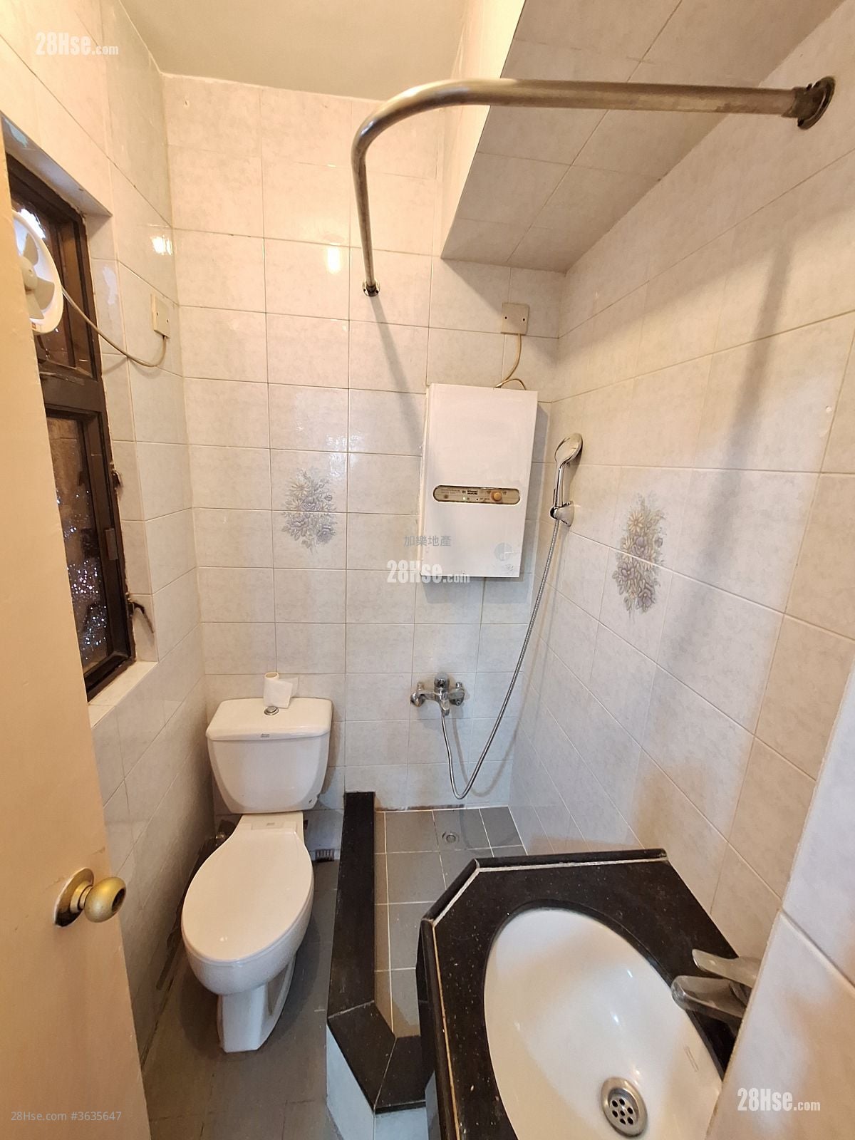 Golden Court Sell 2 Bedrooms , 1 Bathroom 274 ft²