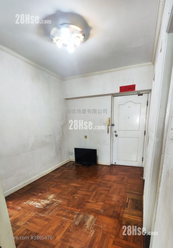 Ming Fung Court Sell 2 Bedrooms , 1 Bathroom 300 ft²