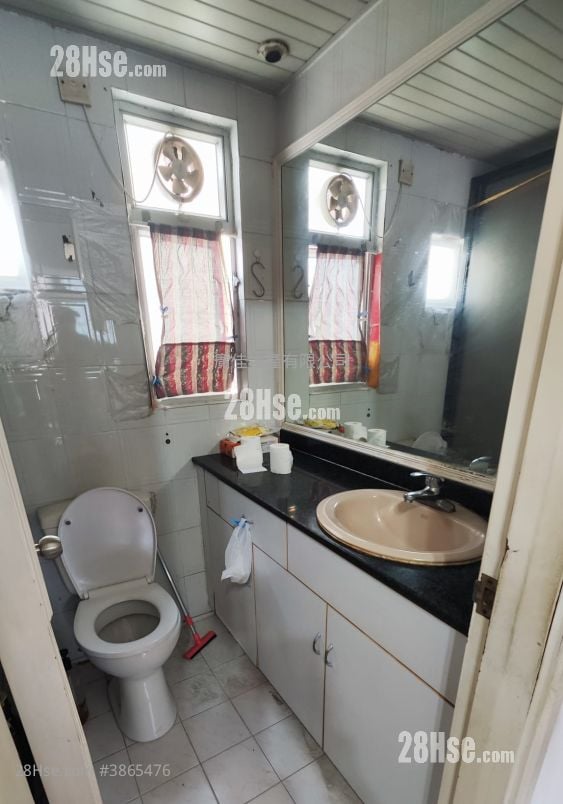 Ming Fung Court Sell 2 Bedrooms , 1 Bathroom 300 ft²