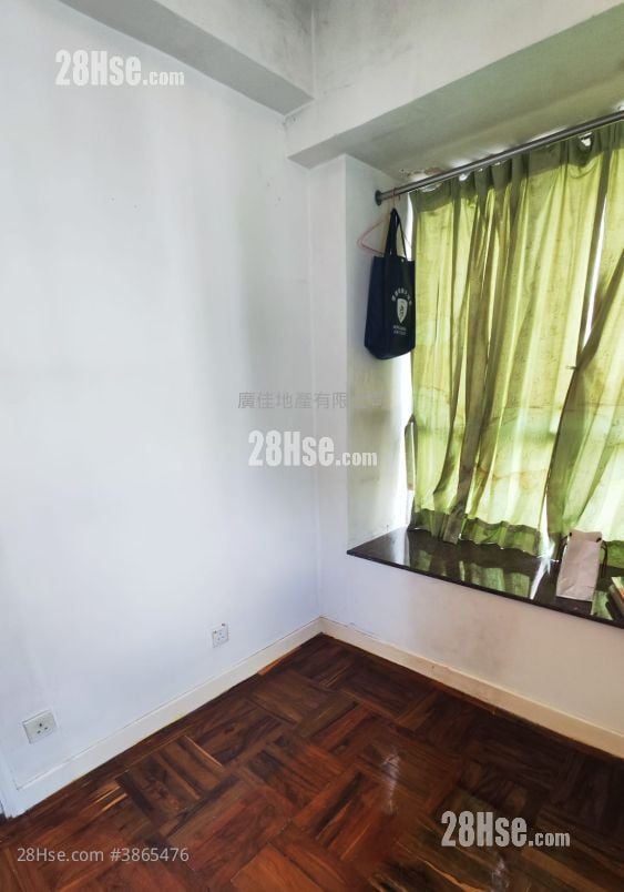 Ming Fung Court Sell 2 Bedrooms , 1 Bathroom 300 ft²