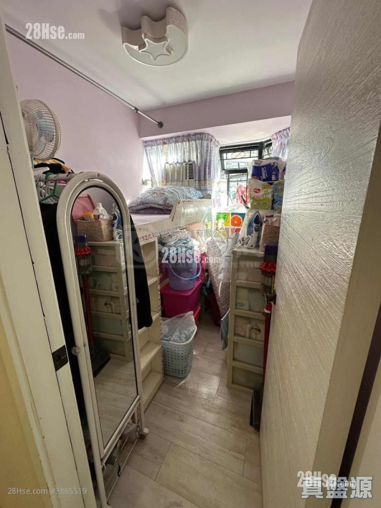 Kornhill Sell 3 Bedrooms , 1 Bathroom 664 ft²