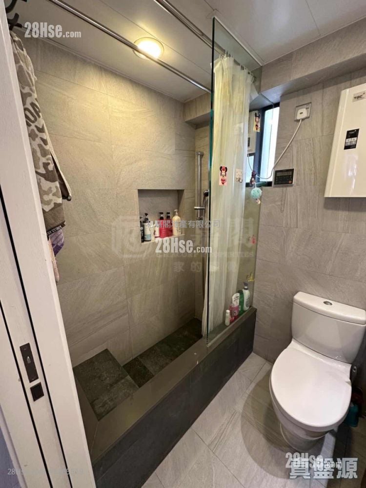 Kornhill Sell 3 Bedrooms , 1 Bathroom 664 ft²