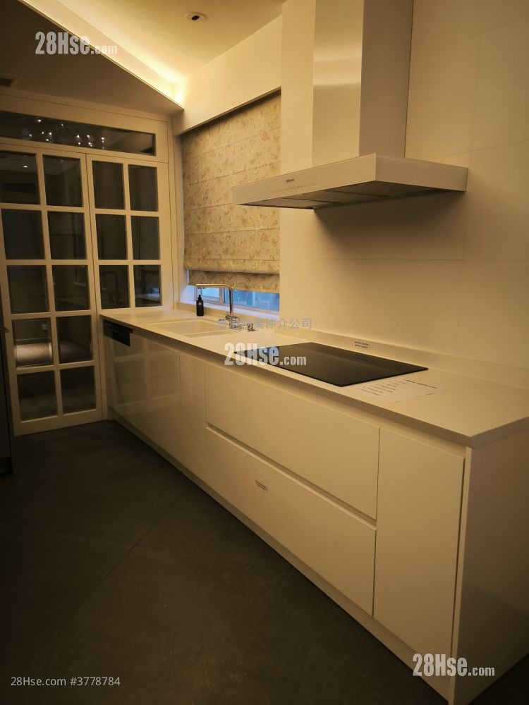 Empire Court Rental 2 Bedrooms , 2 Bathrooms 758 ft²