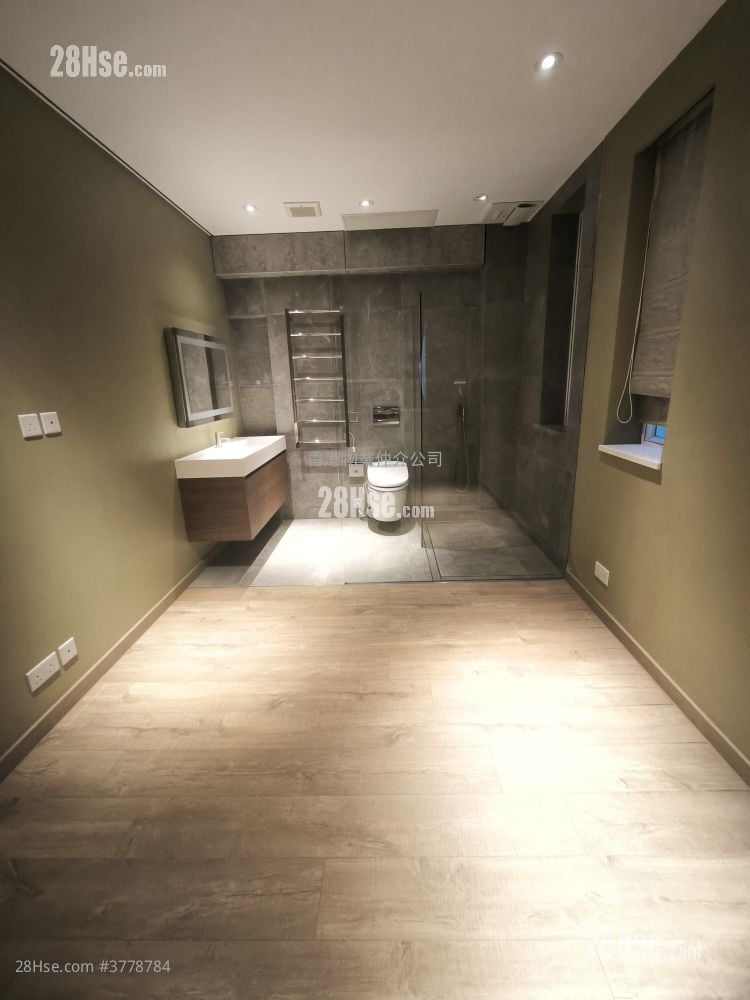 Empire Court Rental 2 Bedrooms , 2 Bathrooms 758 ft²