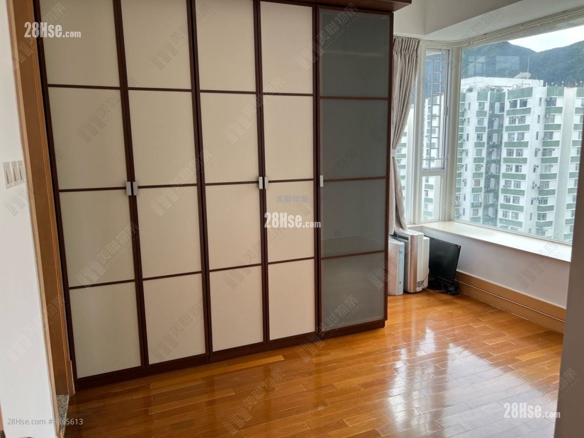 The Orchards Sell 3 Bedrooms , 2 Bathrooms 896 ft²