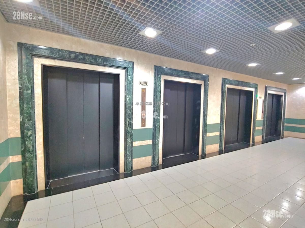 Charm Centre Rental 4 Bedrooms 1,133 ft²