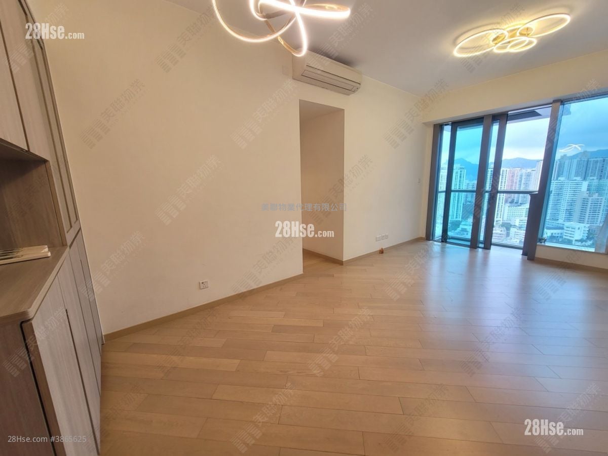 Grand Central Sell 3 Bedrooms 830 ft²