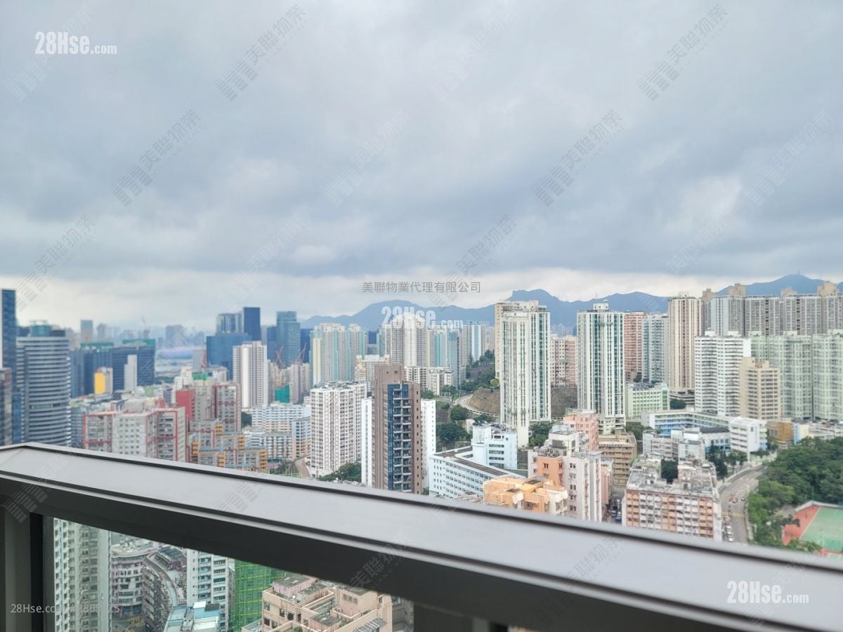 Grand Central Sell 3 Bedrooms 830 ft²