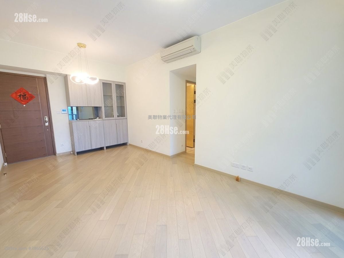 Grand Central Sell 3 Bedrooms 830 ft²