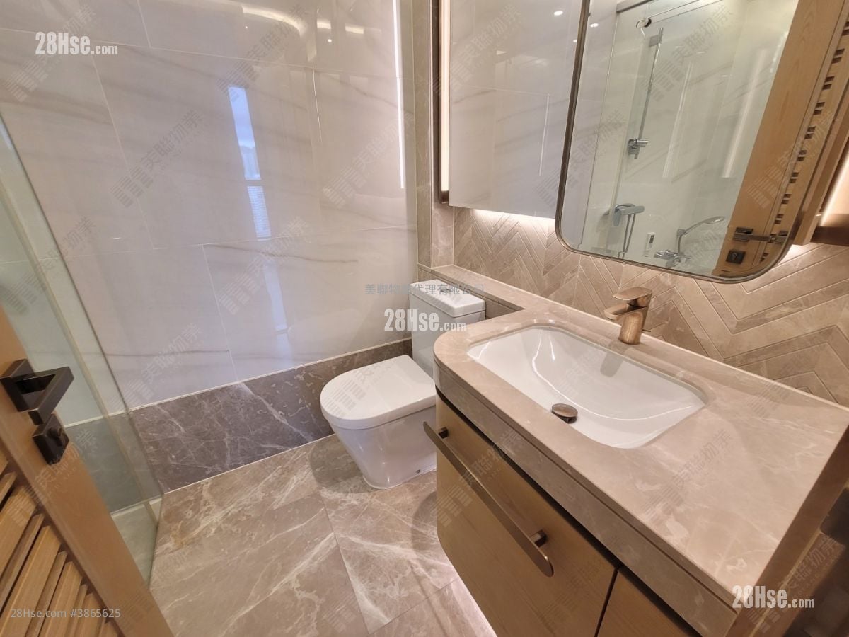 Grand Central Sell 3 Bedrooms 830 ft²