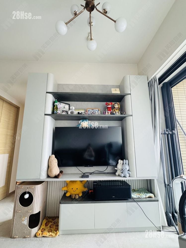 The Yoho Hub Sell 2 Bedrooms , 1 Bathroom 490 ft²