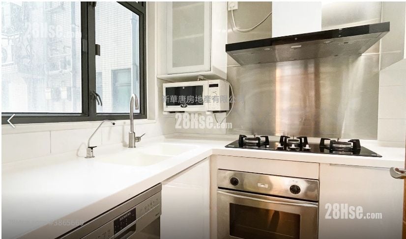 Palatial Crest Rental 3 Bedrooms , 2 Bathrooms 787 ft²
