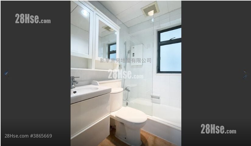 Palatial Crest Rental 3 Bedrooms , 2 Bathrooms 787 ft²