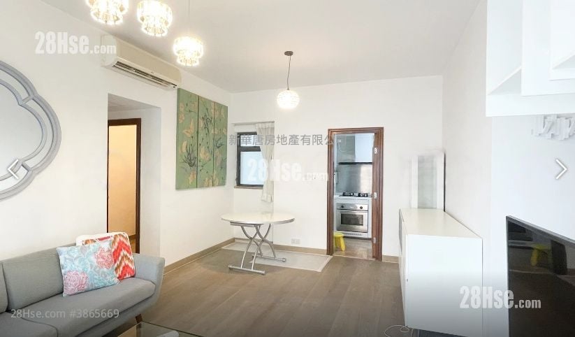 Palatial Crest Rental 3 Bedrooms , 2 Bathrooms 787 ft²