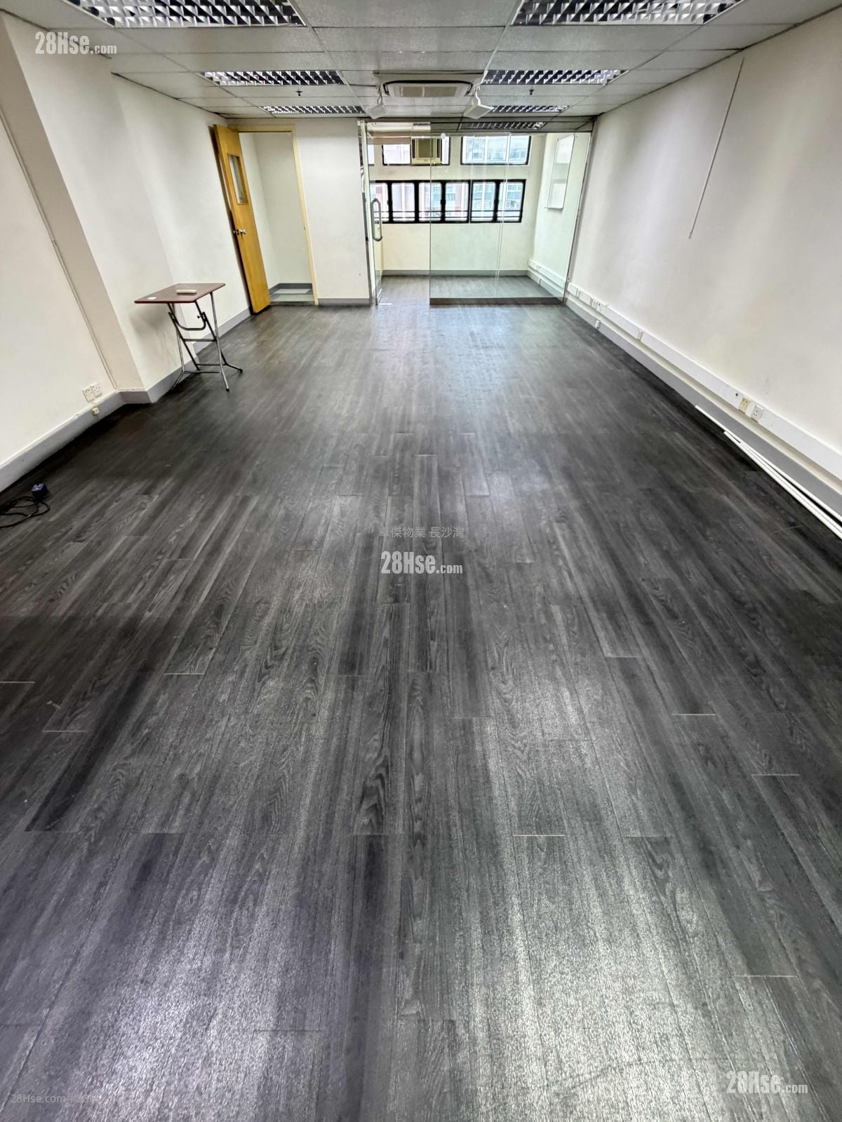 Siu Wai Industrial Centre Rental 818 ft²