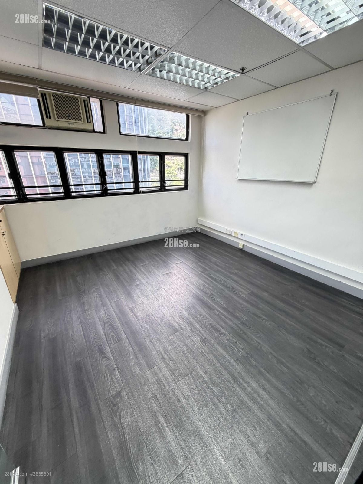 Siu Wai Industrial Centre Rental 818 ft²