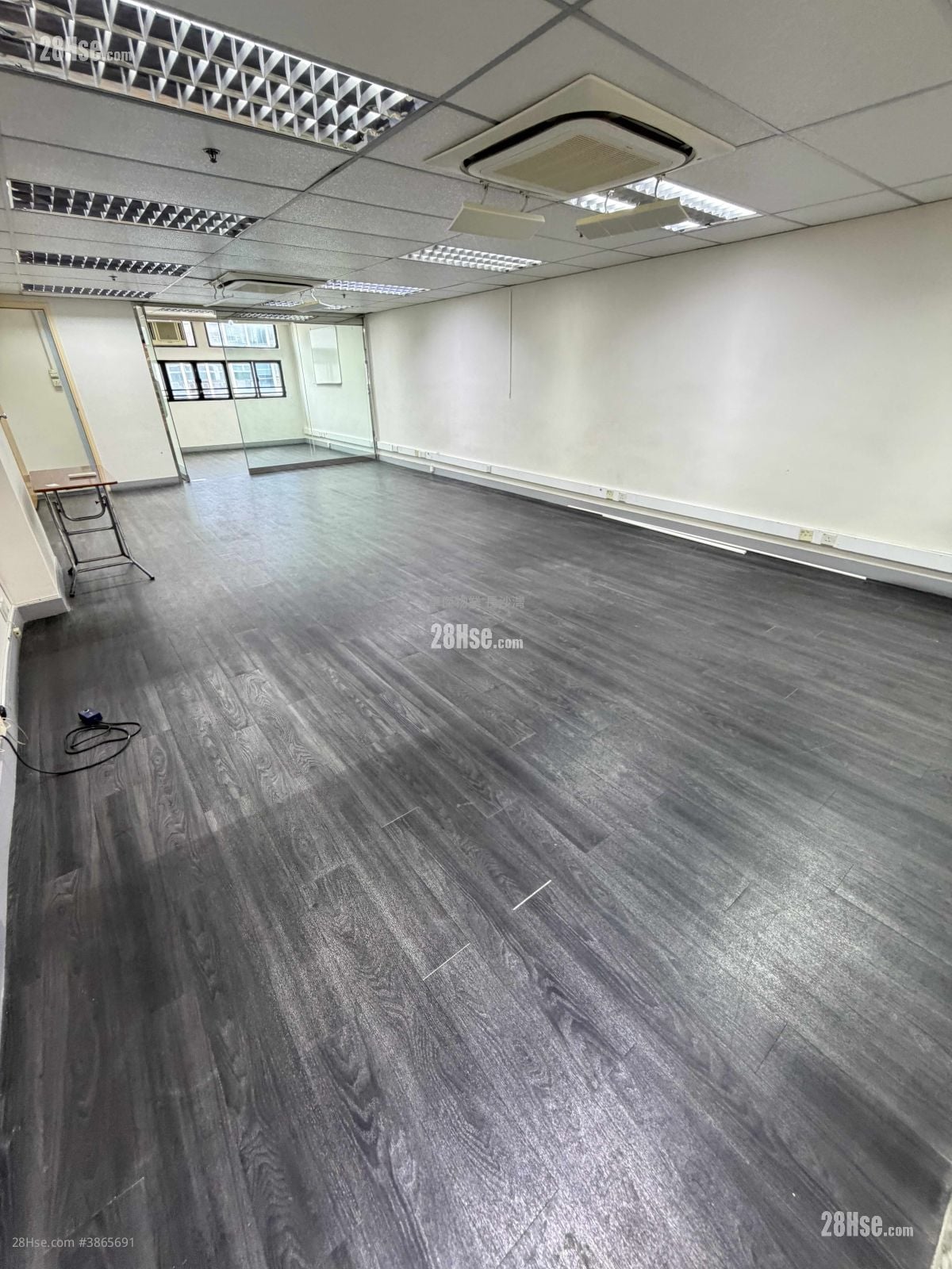 Siu Wai Industrial Centre Rental 818 ft²