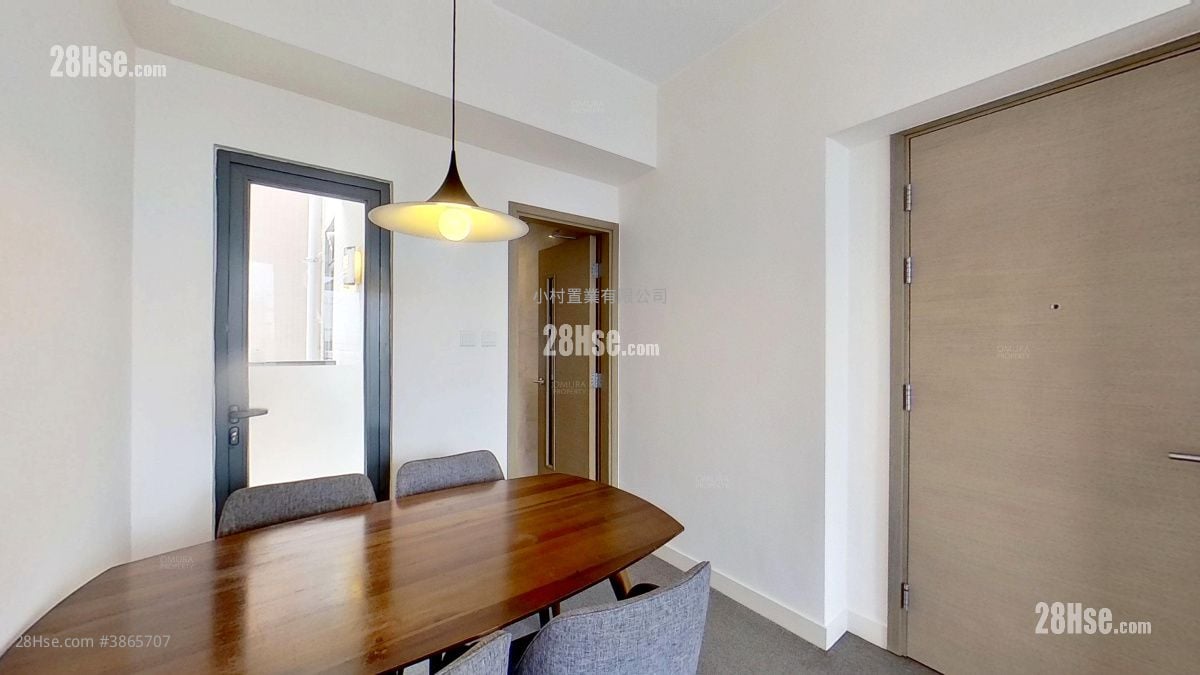 living room: 18 Catchick Street Rental 3 Bedrooms , 2 Bathrooms 550 ft²